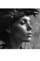 Obra de Arte en Plexiglás de Mujer con Cuervo | Andrew Martin Inspired | Oroa.es