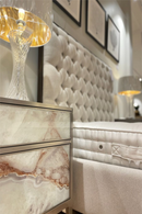 Mesita de Noche de Níquel Cepillado y Piedra Natural | Caracole Gem L | Oroa.es