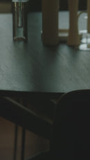 Mesa de Comedor Redonda de Roble Negro | Ethnicraft Mikado