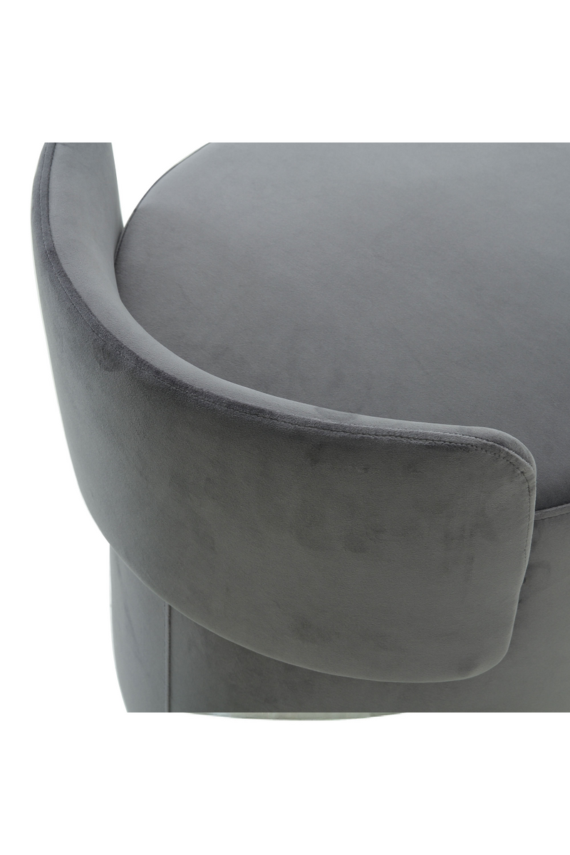 Tabouret rond en velours gris | Andrew Martin Otis | Meubleluxe.fr